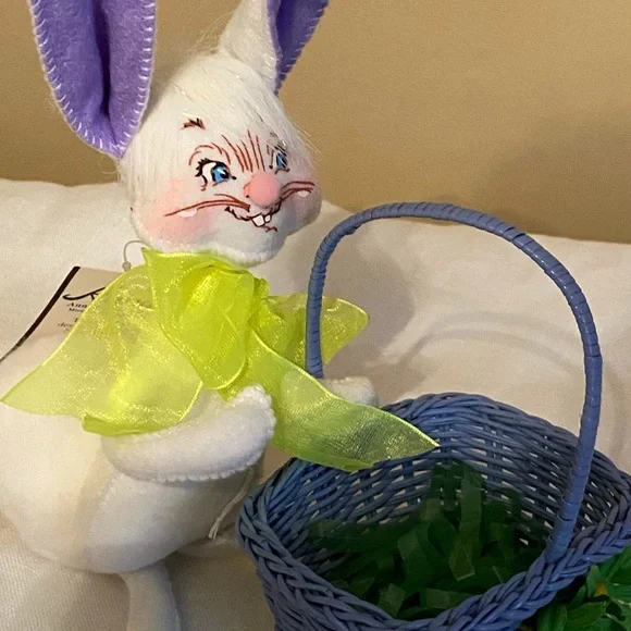ANNALEE Rabbit 6” / Basket - Picture 8 of 10